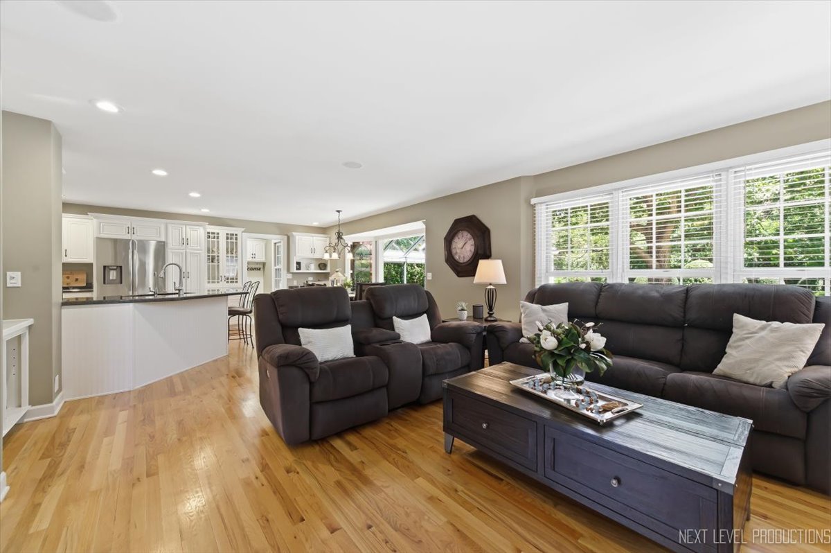 990 Pinecrest Drive