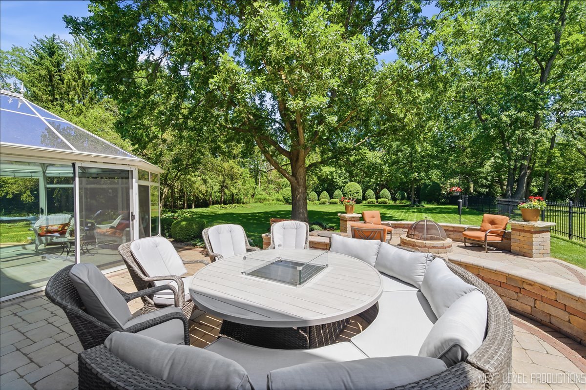 990 Pinecrest Drive