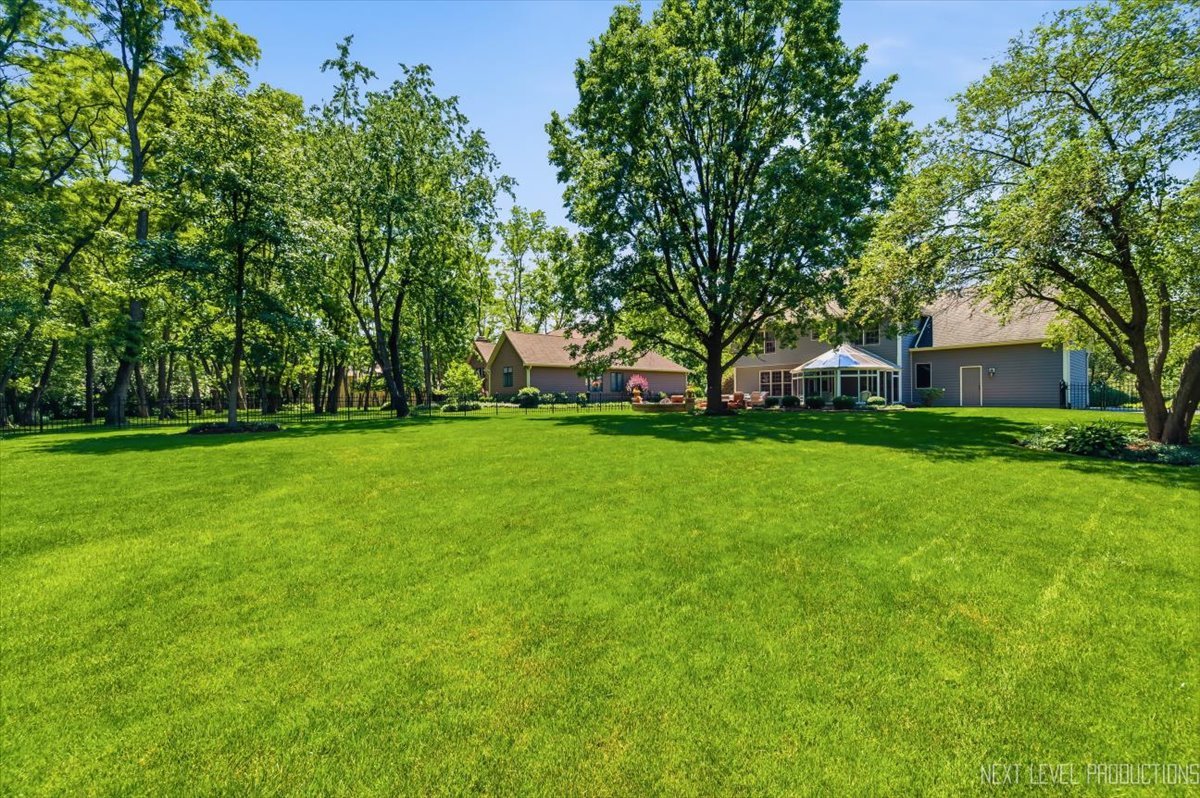 990 Pinecrest Drive