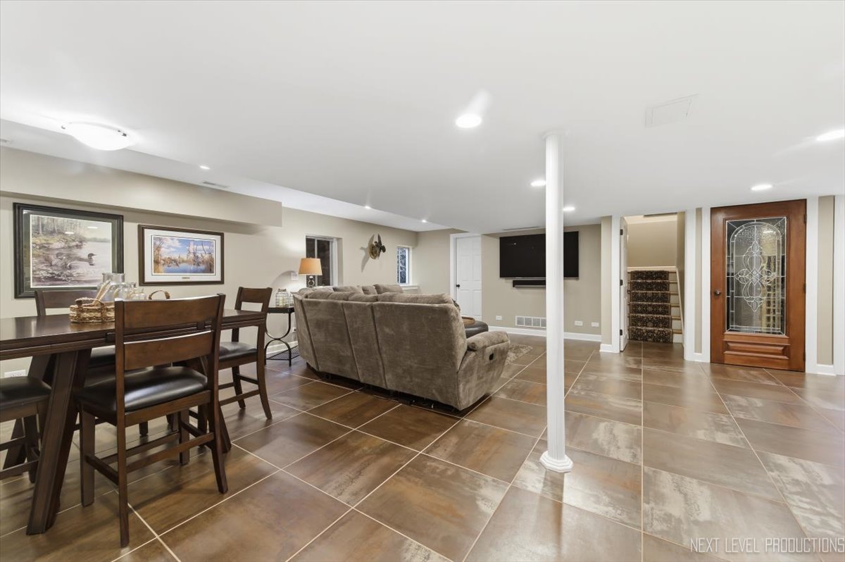 990 Pinecrest Drive
