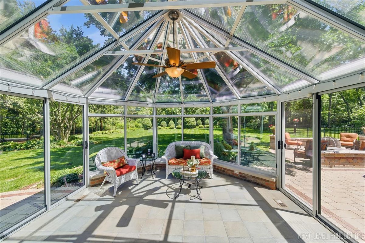990 Pinecrest Drive