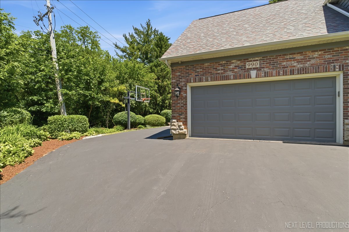990 Pinecrest Drive