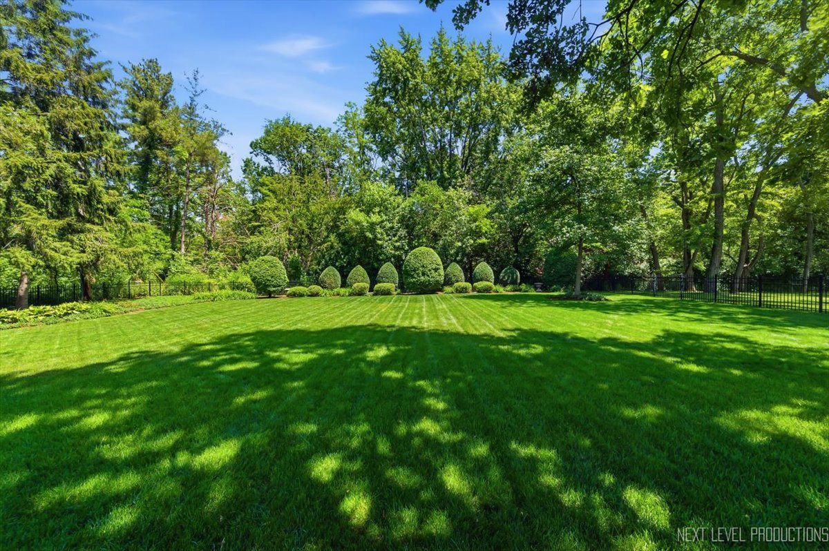 990 Pinecrest Drive