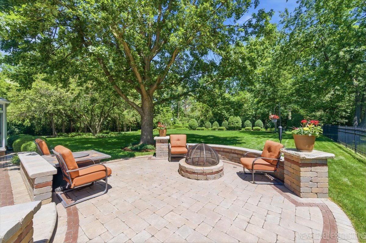 990 Pinecrest Drive