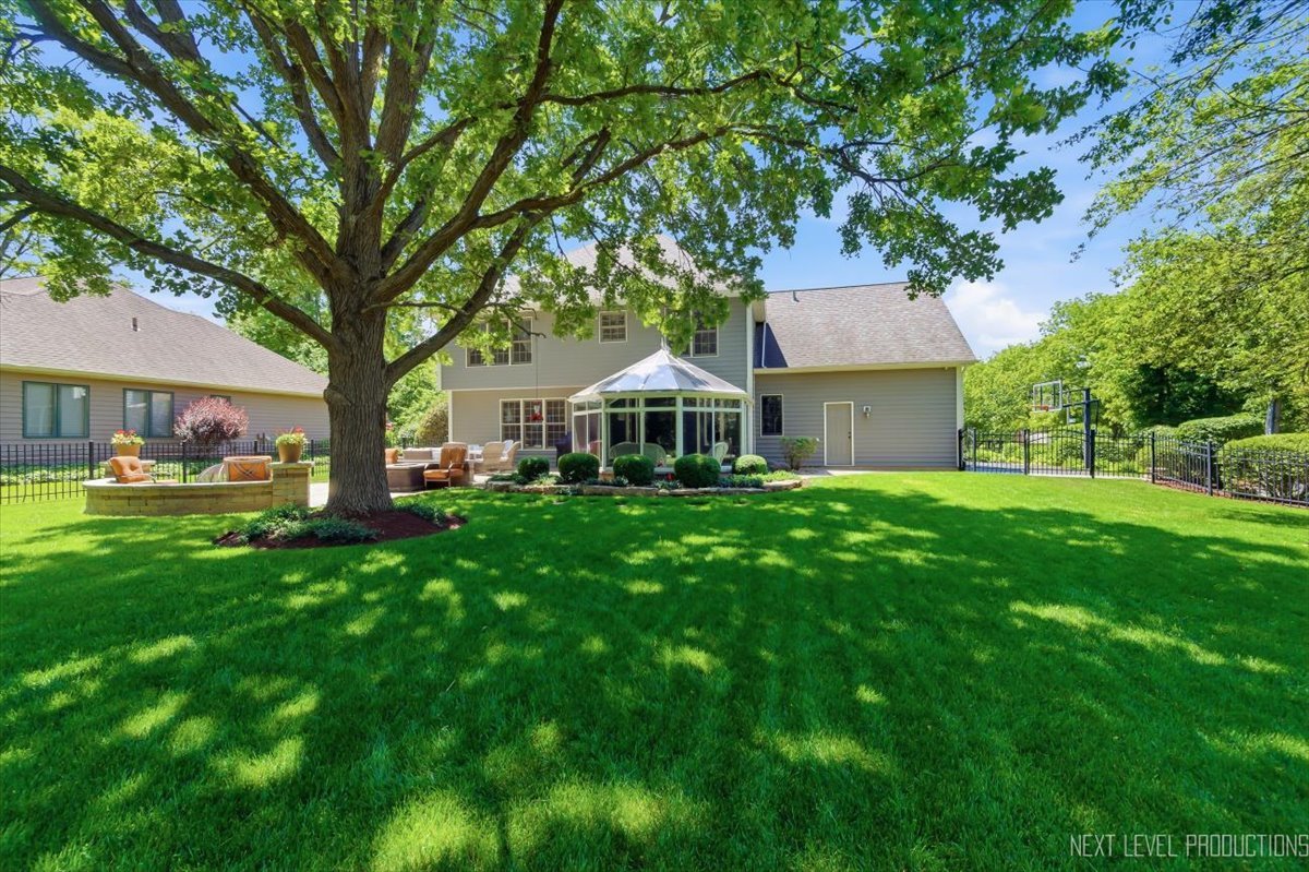 990 Pinecrest Drive