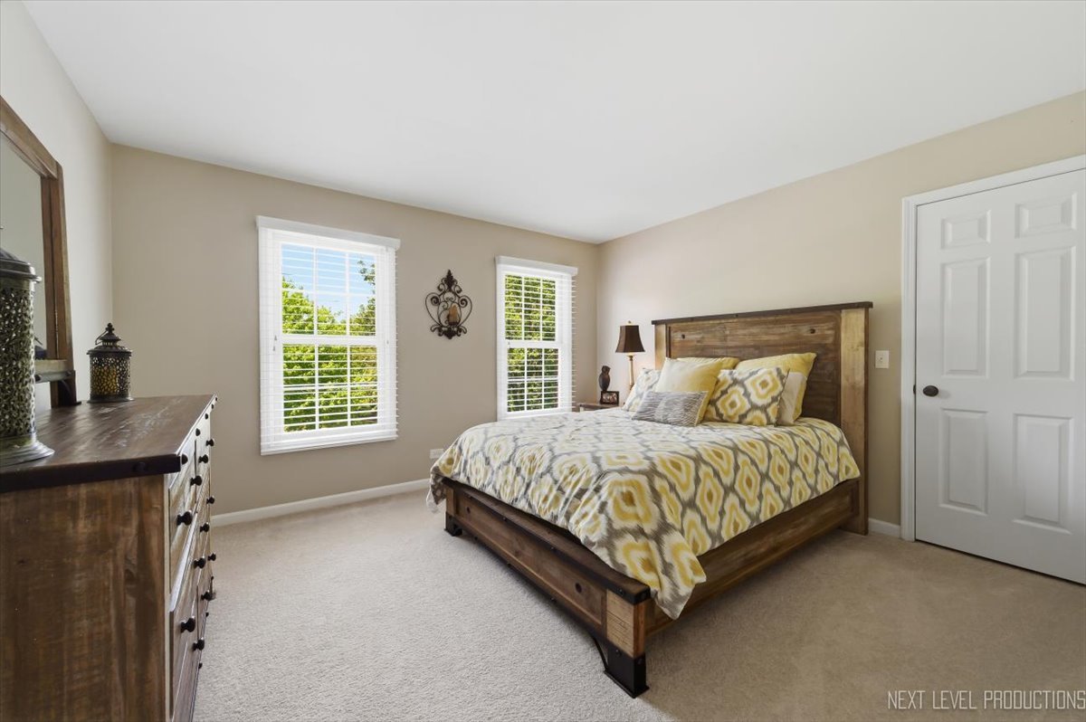 990 Pinecrest Drive