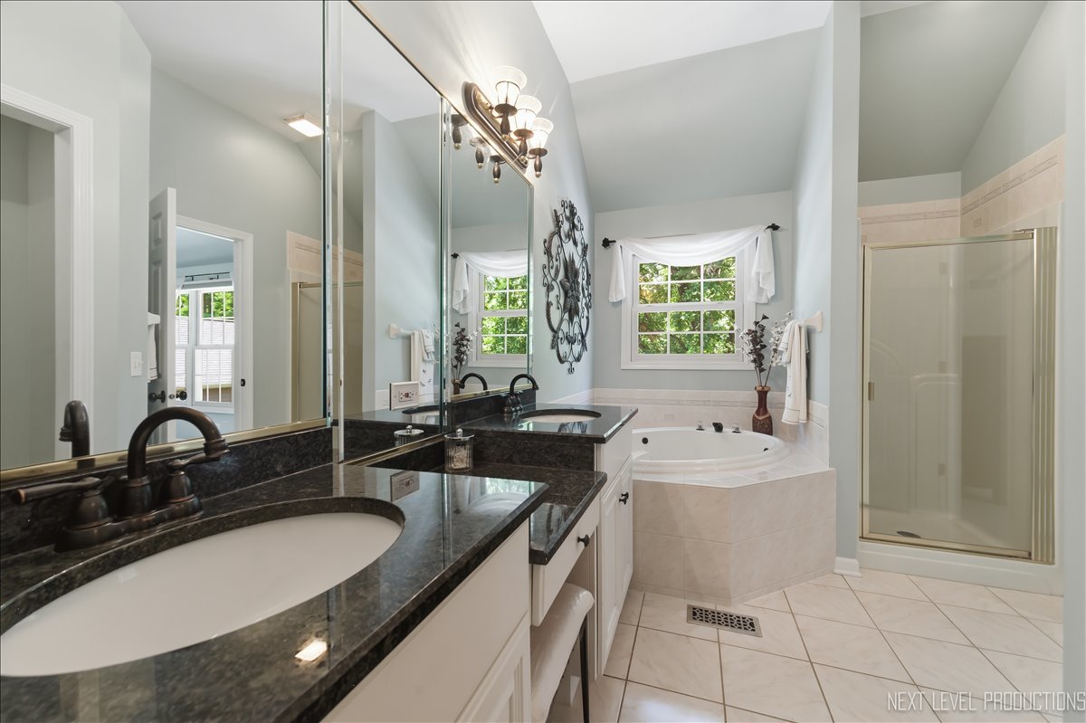 990 Pinecrest Drive