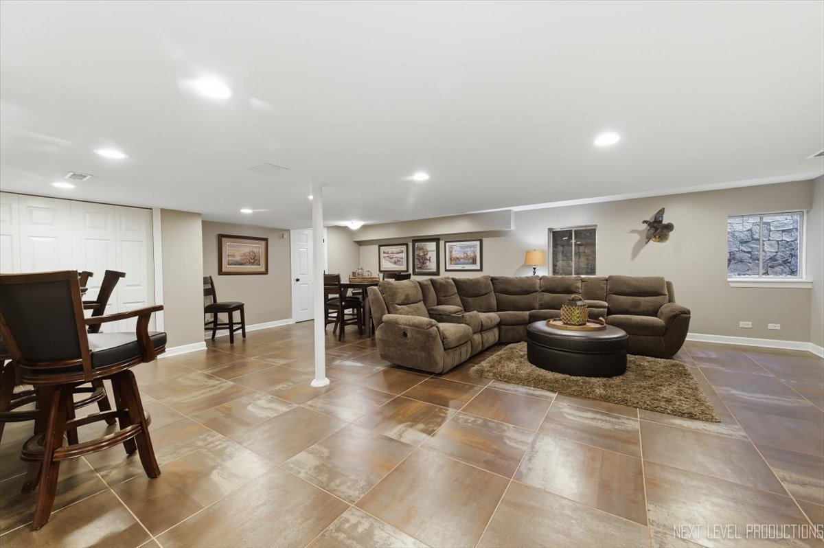 990 Pinecrest Drive