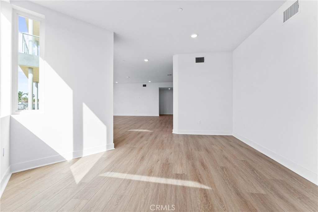 414 Main Street 205
