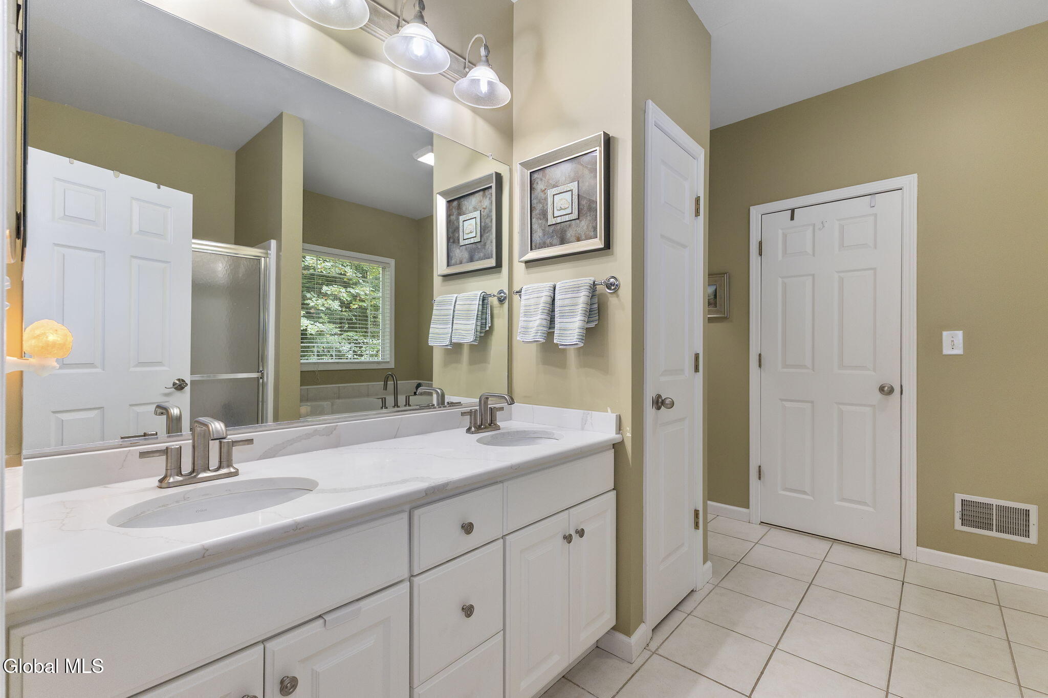 2 Huntington Court
