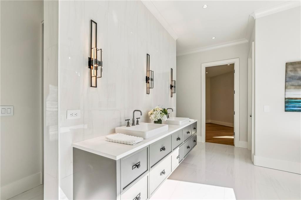 825 Kenry Court
