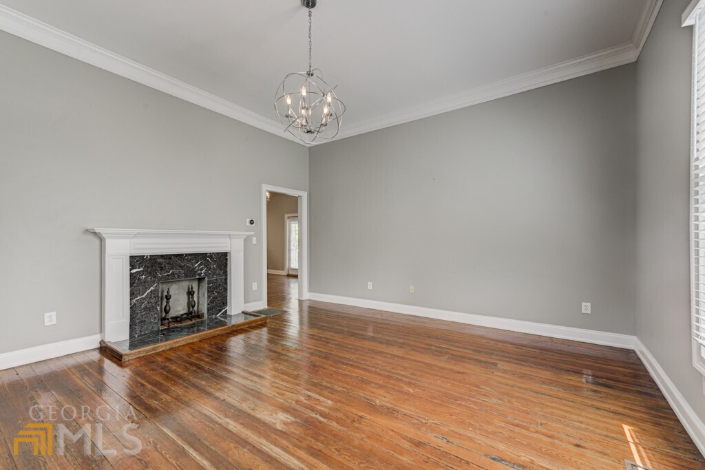 737 Woodson Street SE