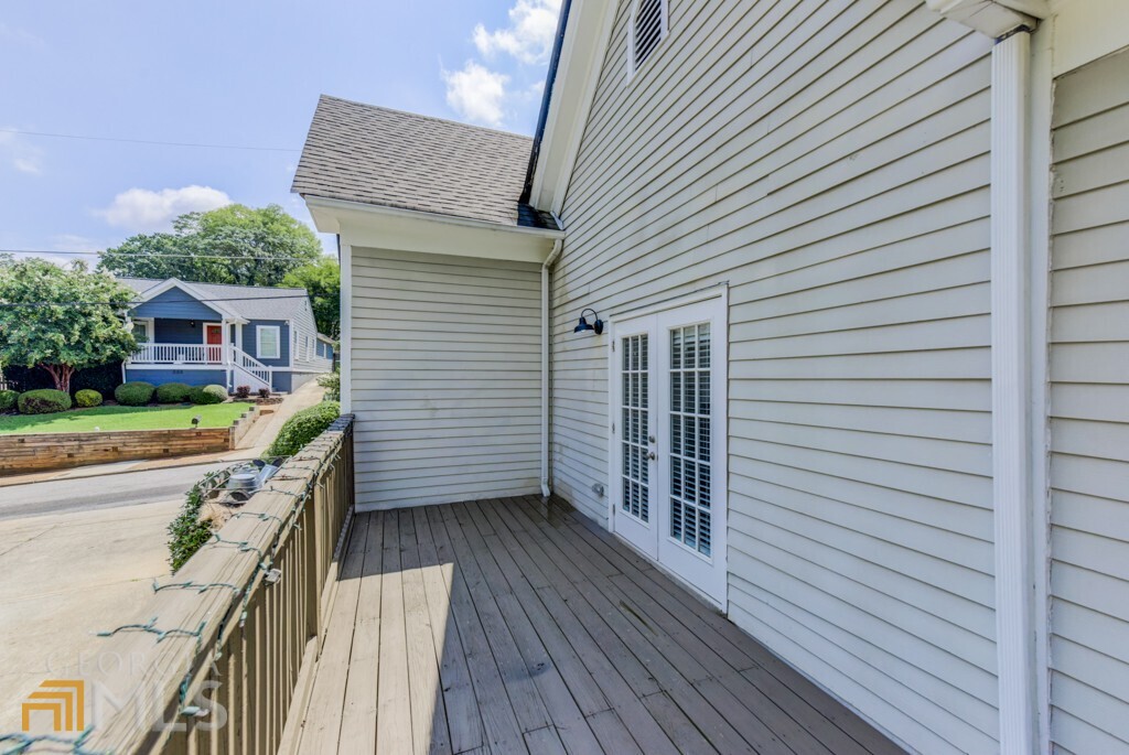 737 Woodson Street SE