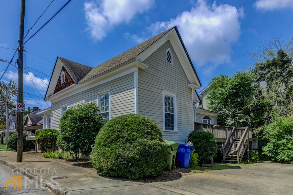 737 Woodson Street SE