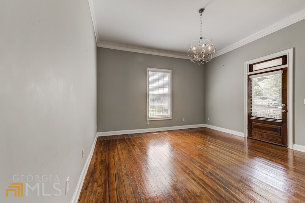 737 Woodson Street SE