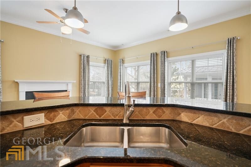 264 Carlyle Park Drive NE