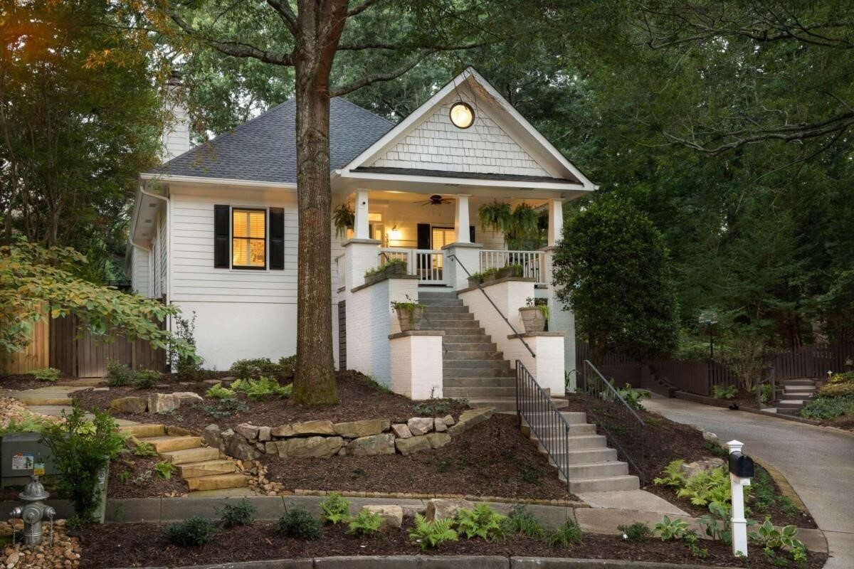 331 Lake Claire Court NE