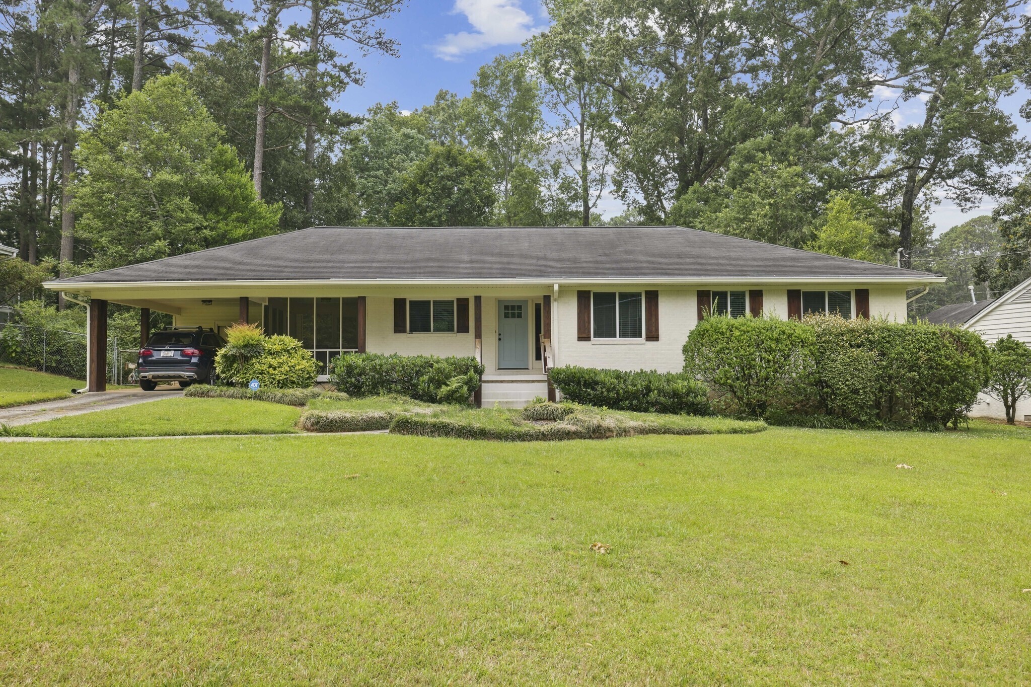 2027 Black Fox Drive NE
