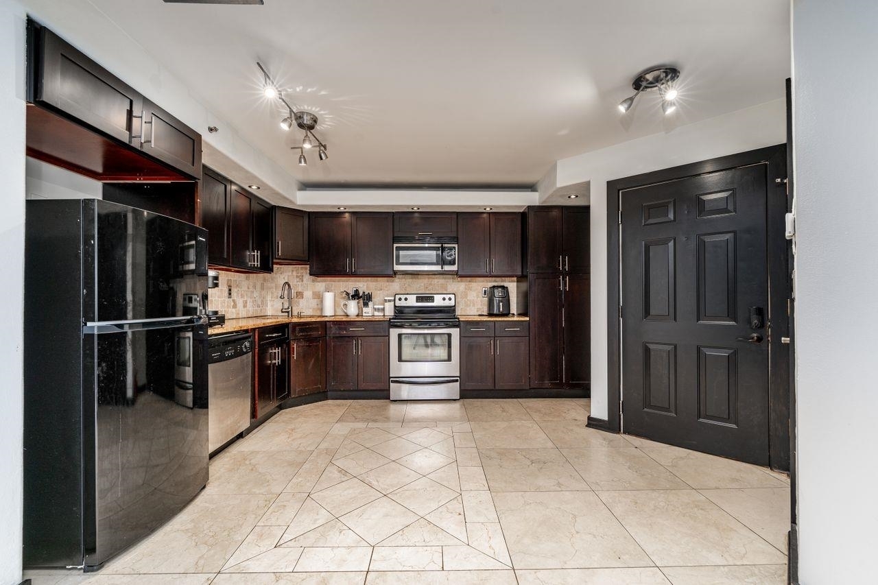 795 Hammond Drive # 1013