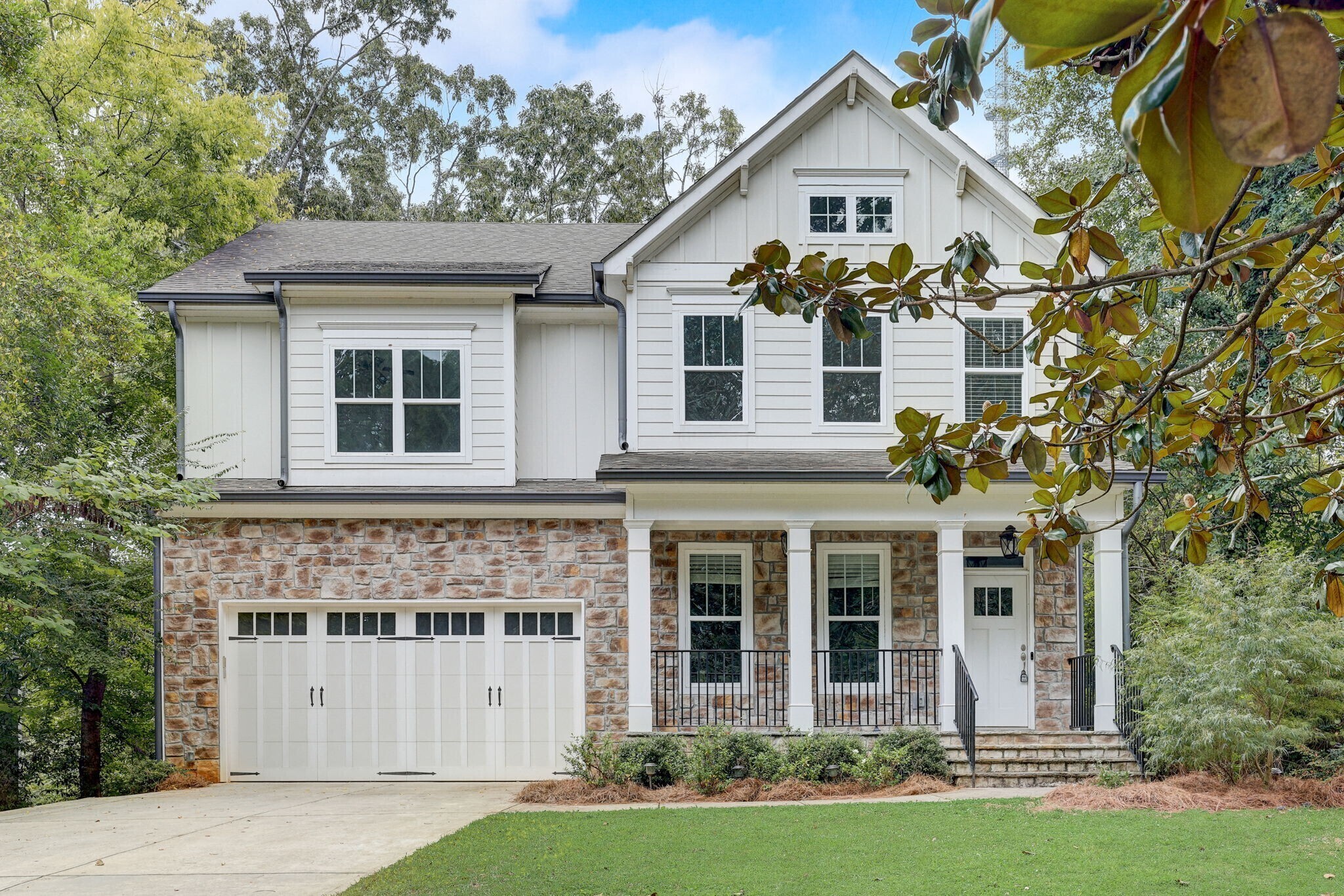 1067 Vista Trail NE