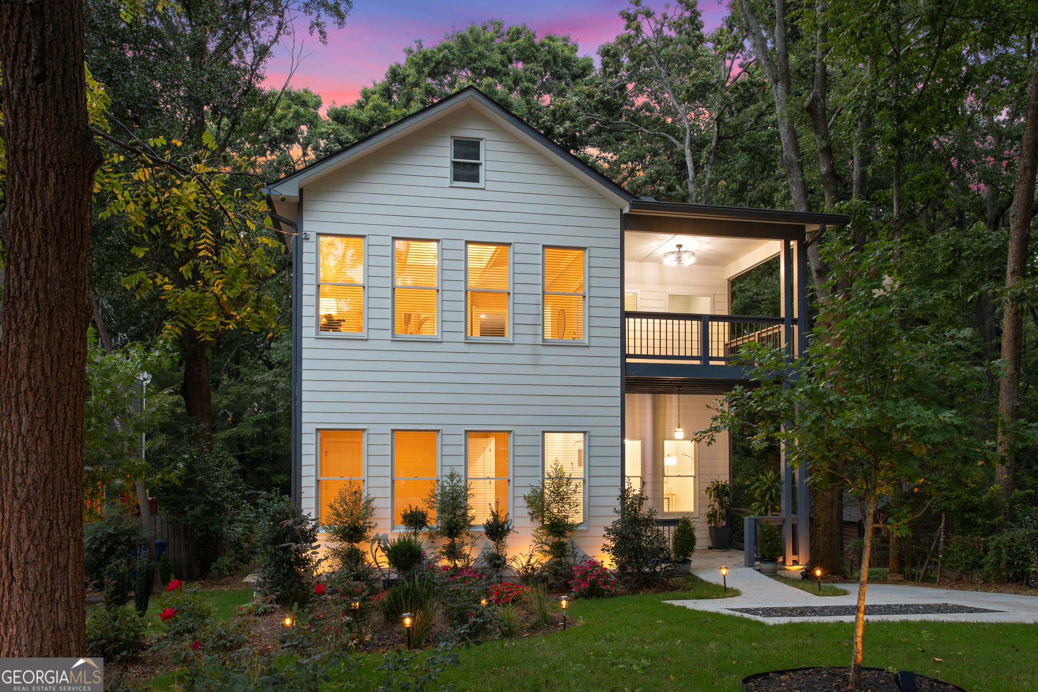 611 Hemlock Circle SE