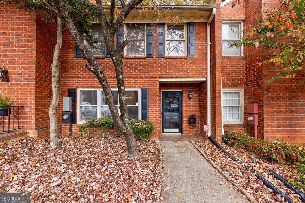 866 Lenox Oaks Circle NE