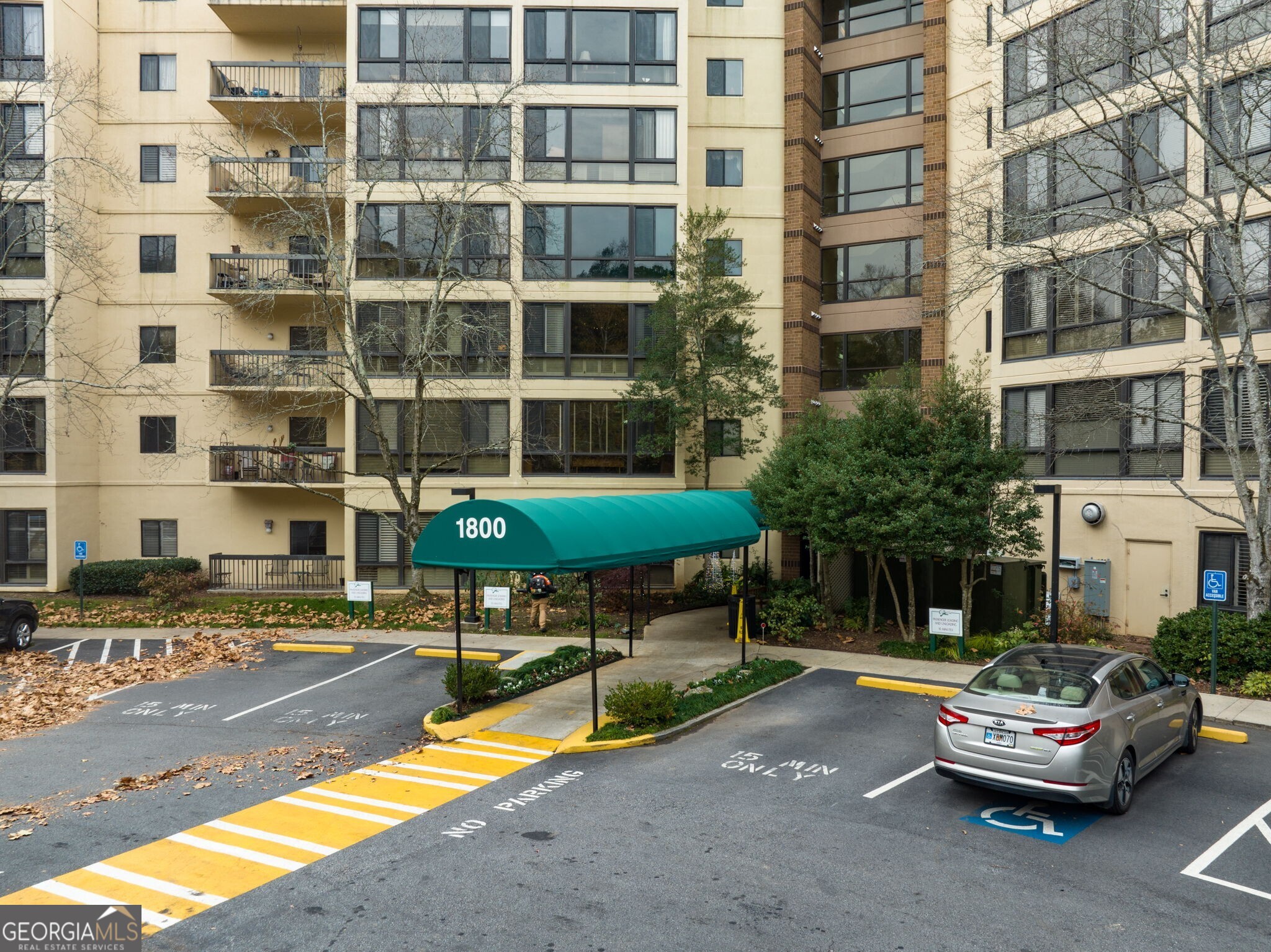 1800 Clairmont Lake # 220