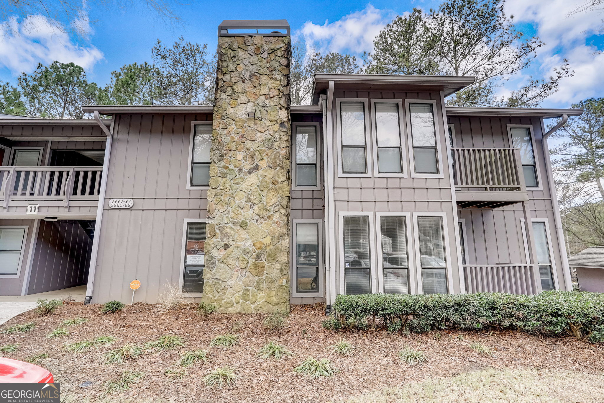3985 Woodridge Way