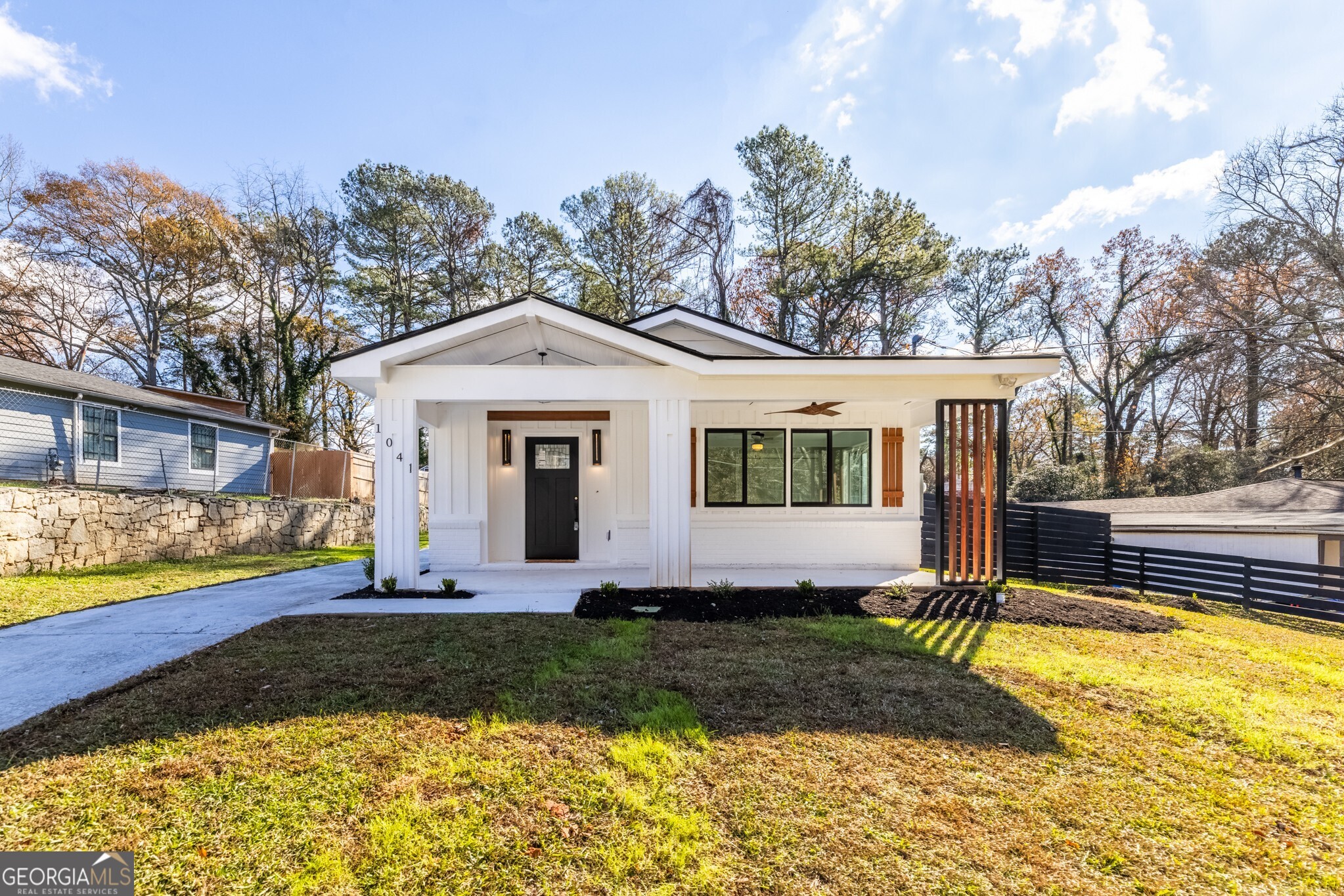 1041 Valley View Road SE