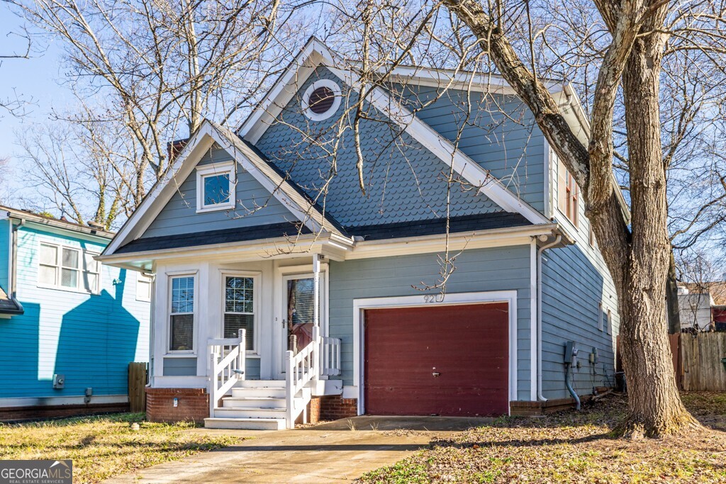 921 Oak Street SW