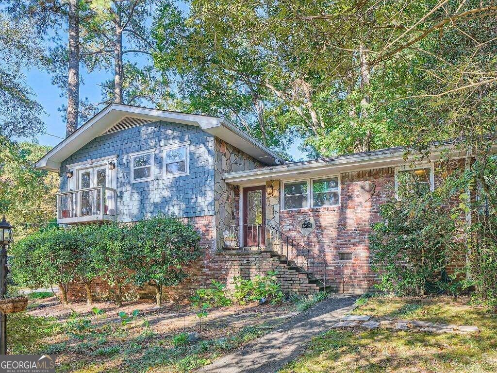 2362 Woodacres Road NE