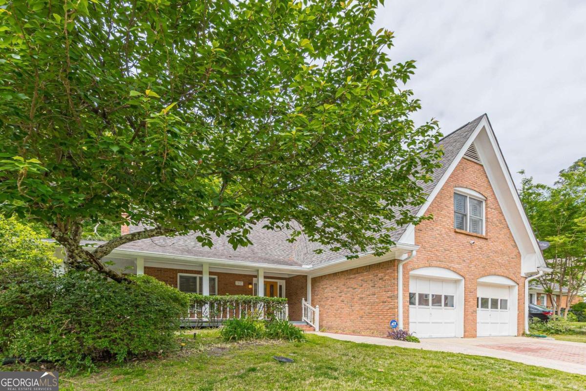 2442 Kings Court NE