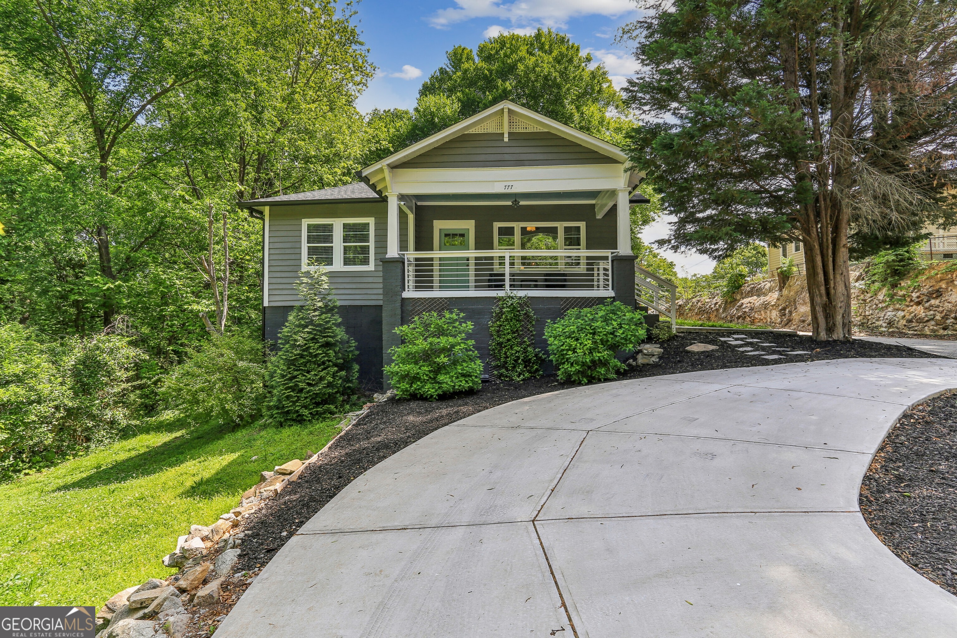 777 N Evelyn Place NW