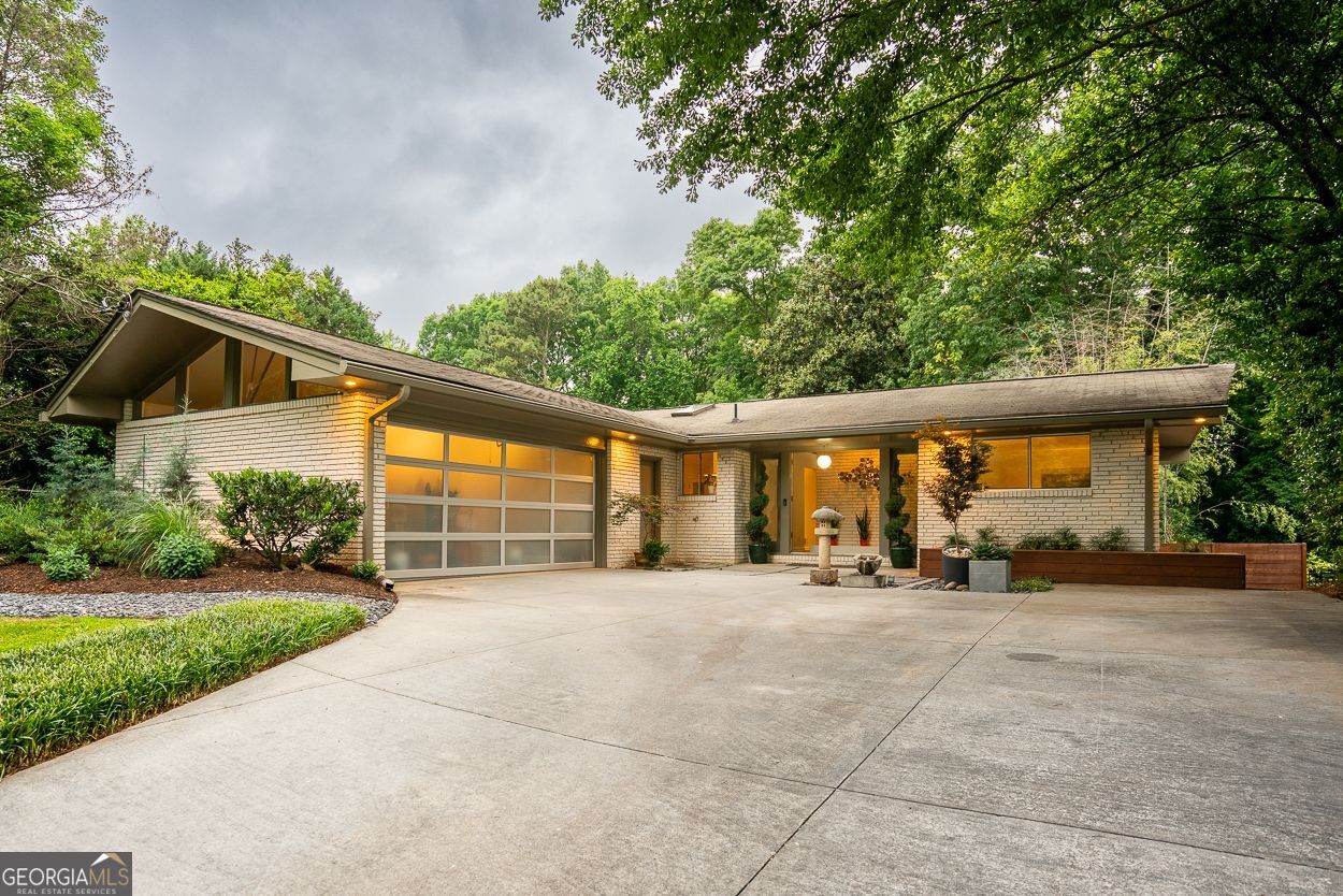 580 PONCE DE LEON Manor