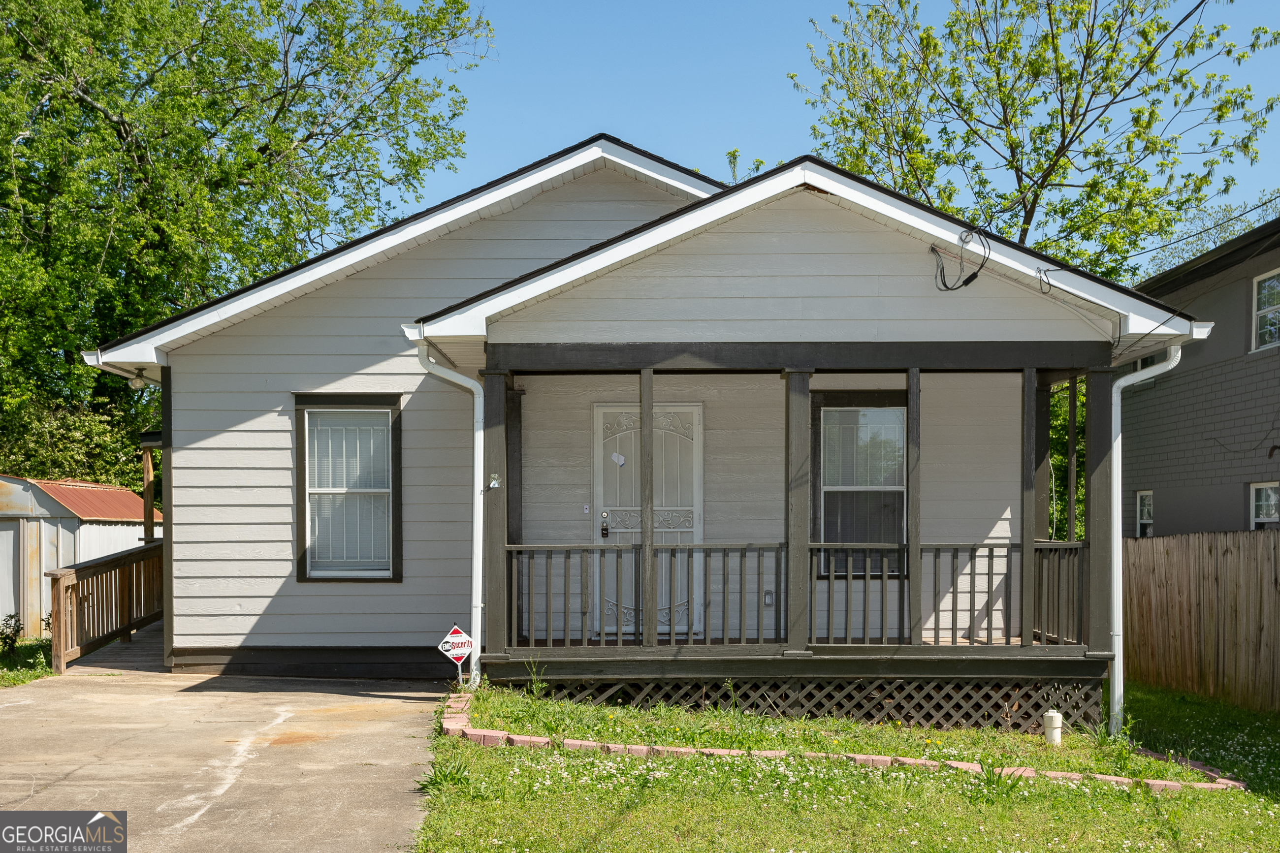 701 Dalvigney Street NW