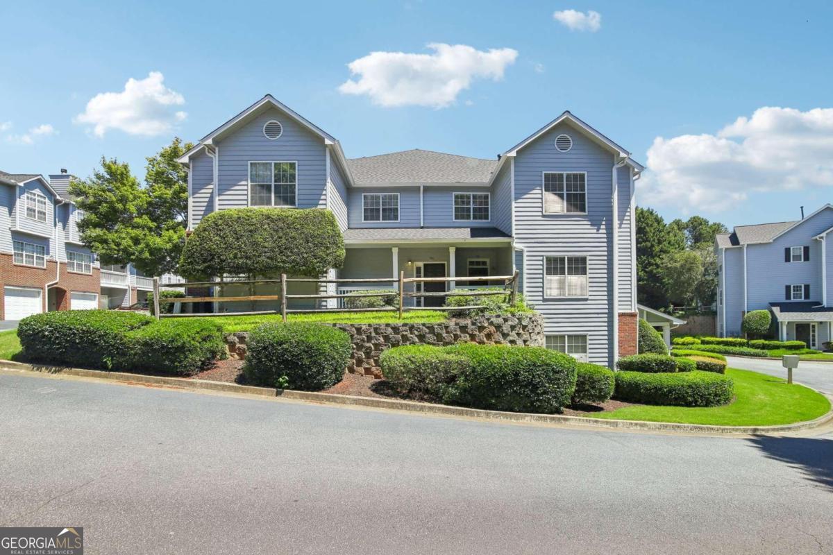 810 Vinings Forest Lane SE
