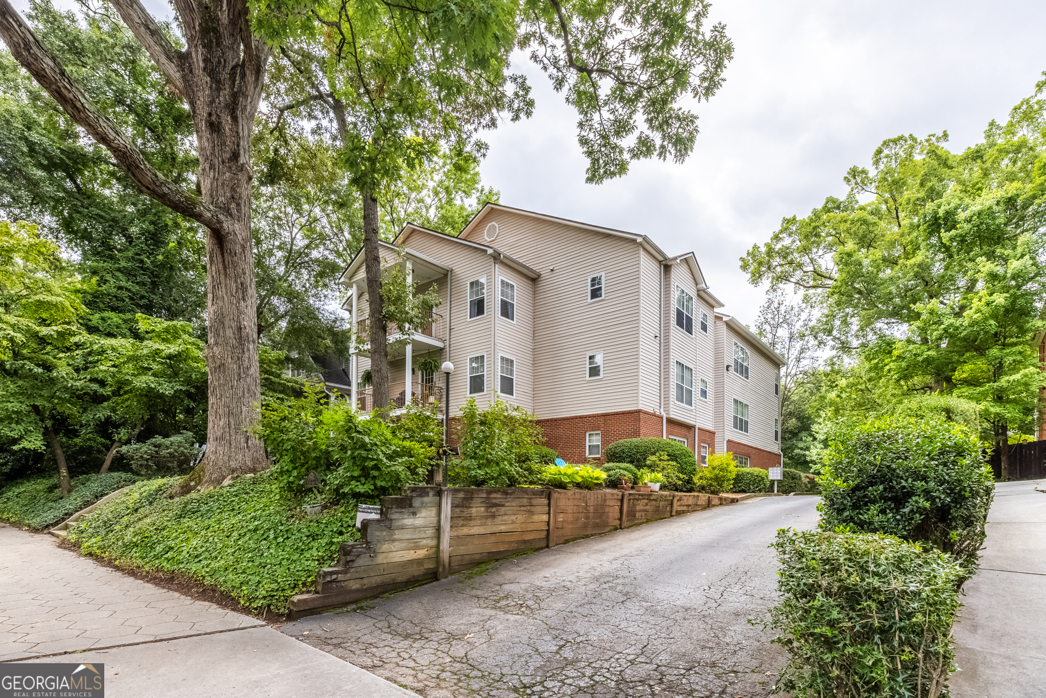 847 Saint Charles Avenue NE # 6