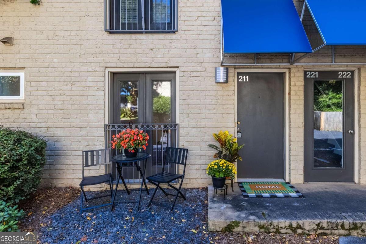 2023 Oakview Road # 211