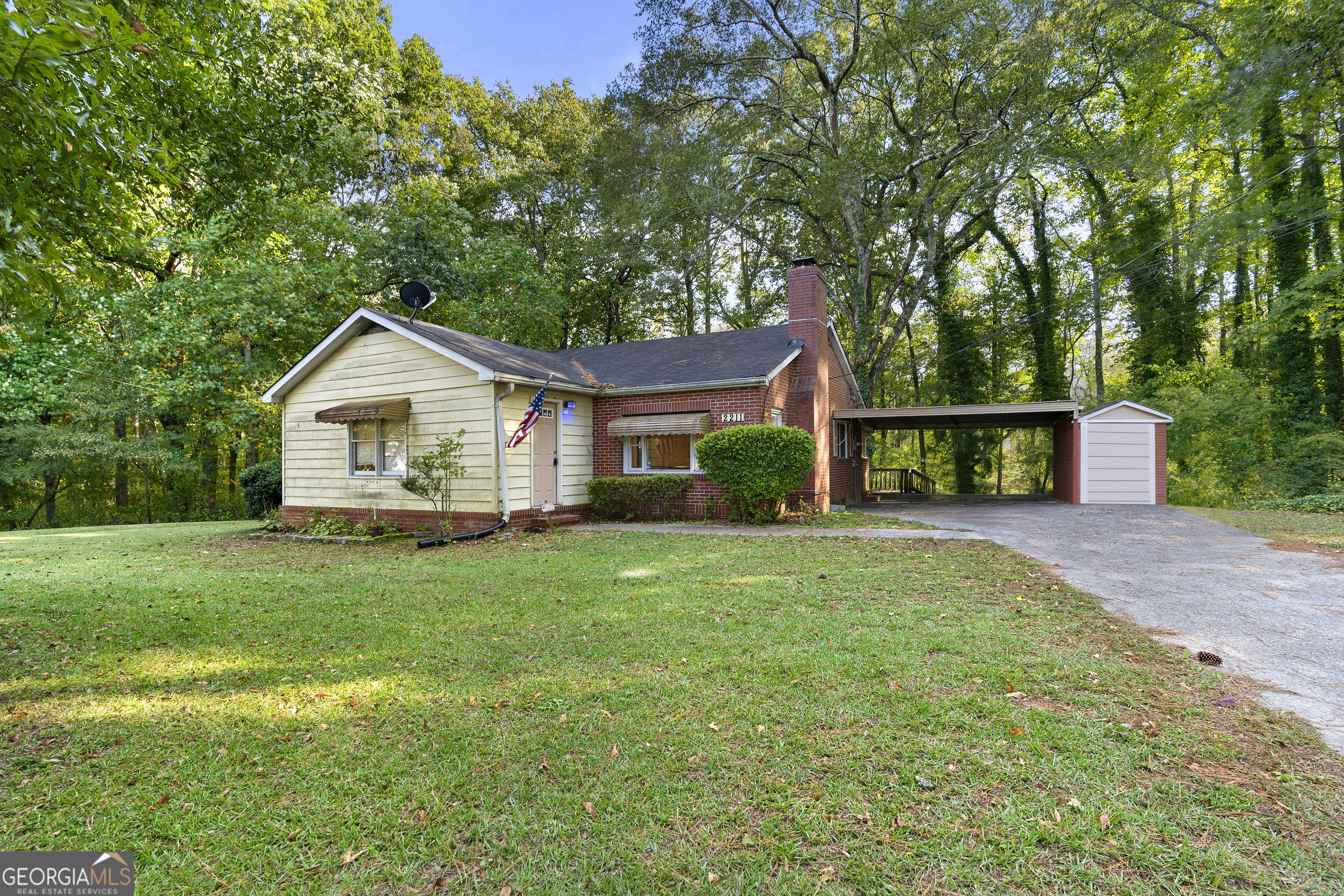 2211 Hurt Road SW