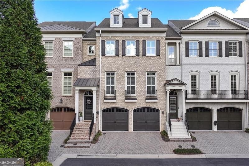 9046 Riverbend Manor