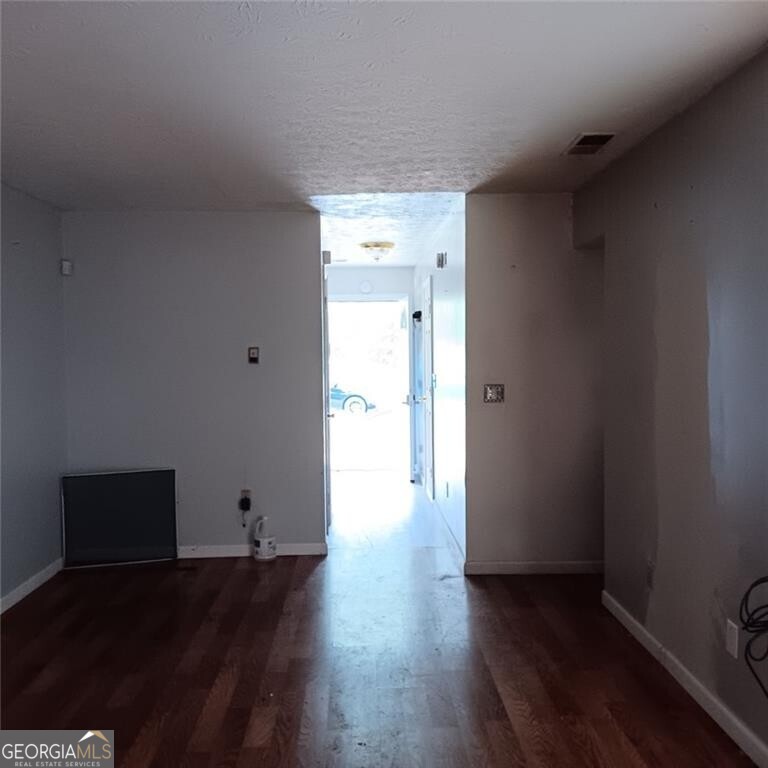 1604 Pine Tree Trail