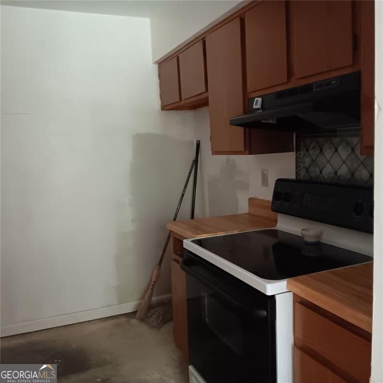1604 Pine Tree Trail
