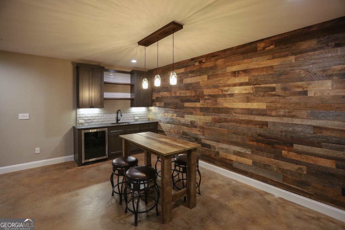 2455 Ellijay Drive NE