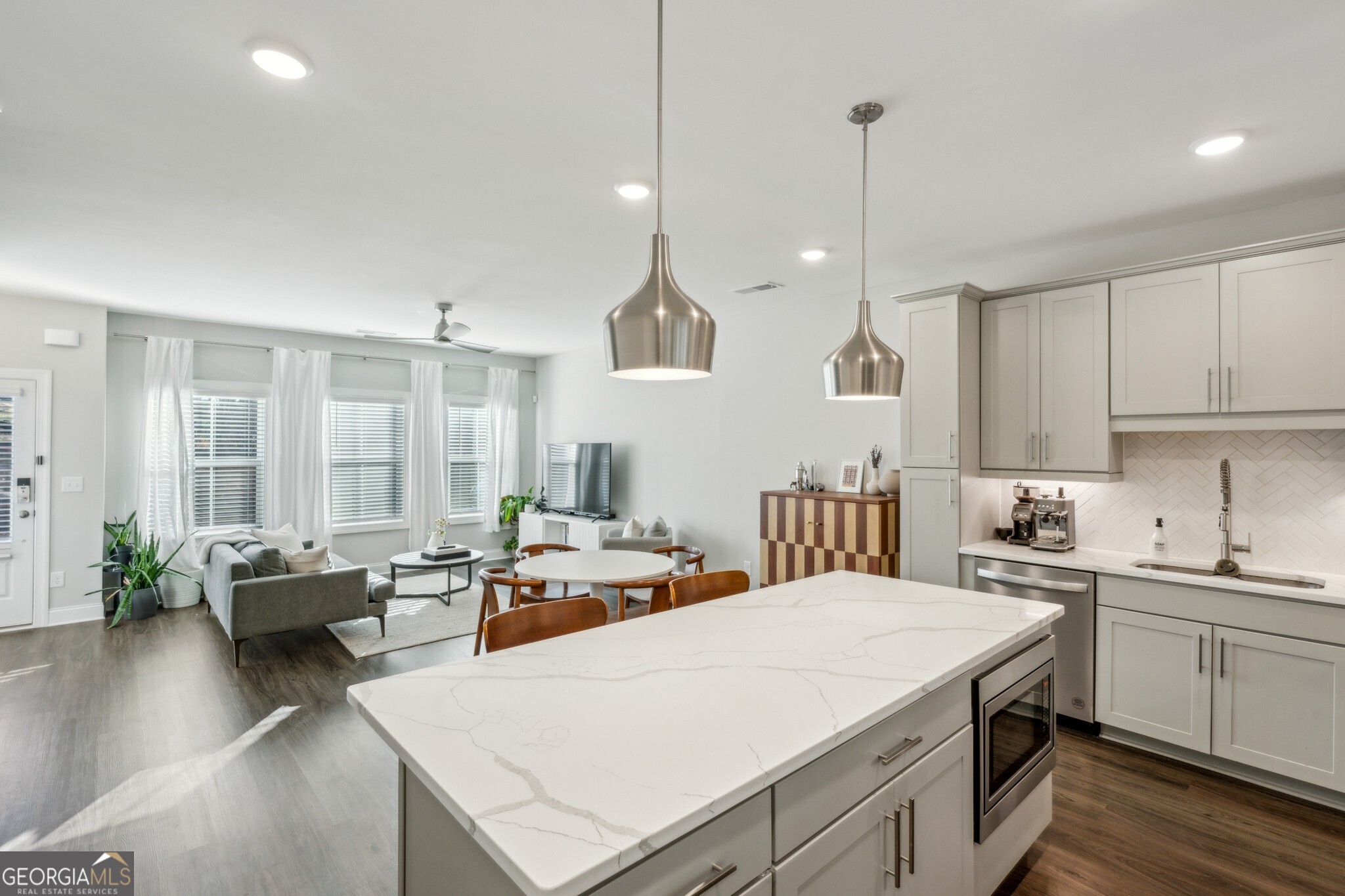 2420 Lakeshore Lane SE