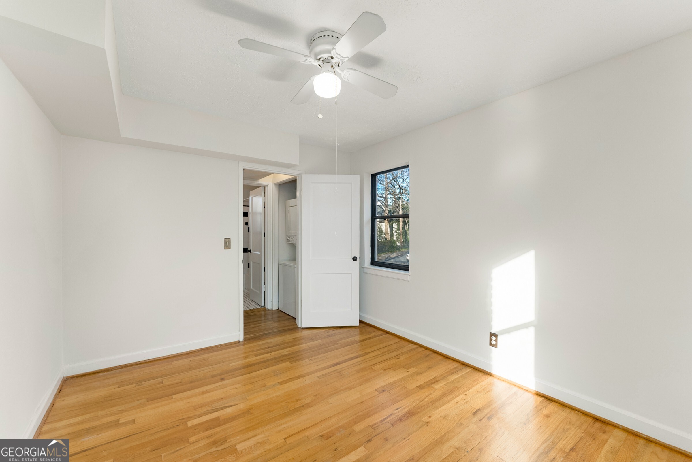 323 3rd Street NE # 5