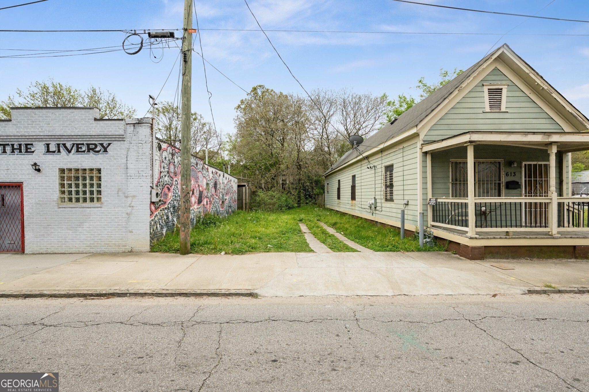 615 Memorial Drive SE