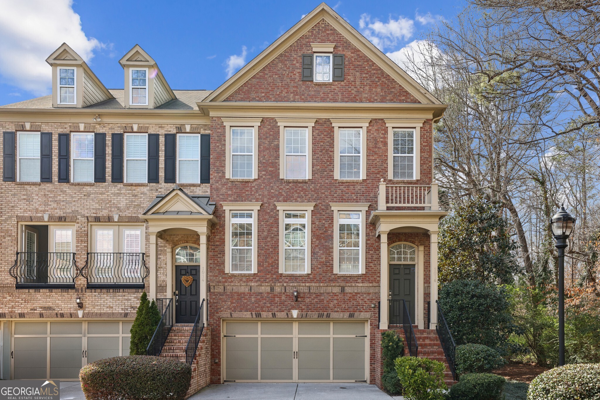 1016 Parkmont Way