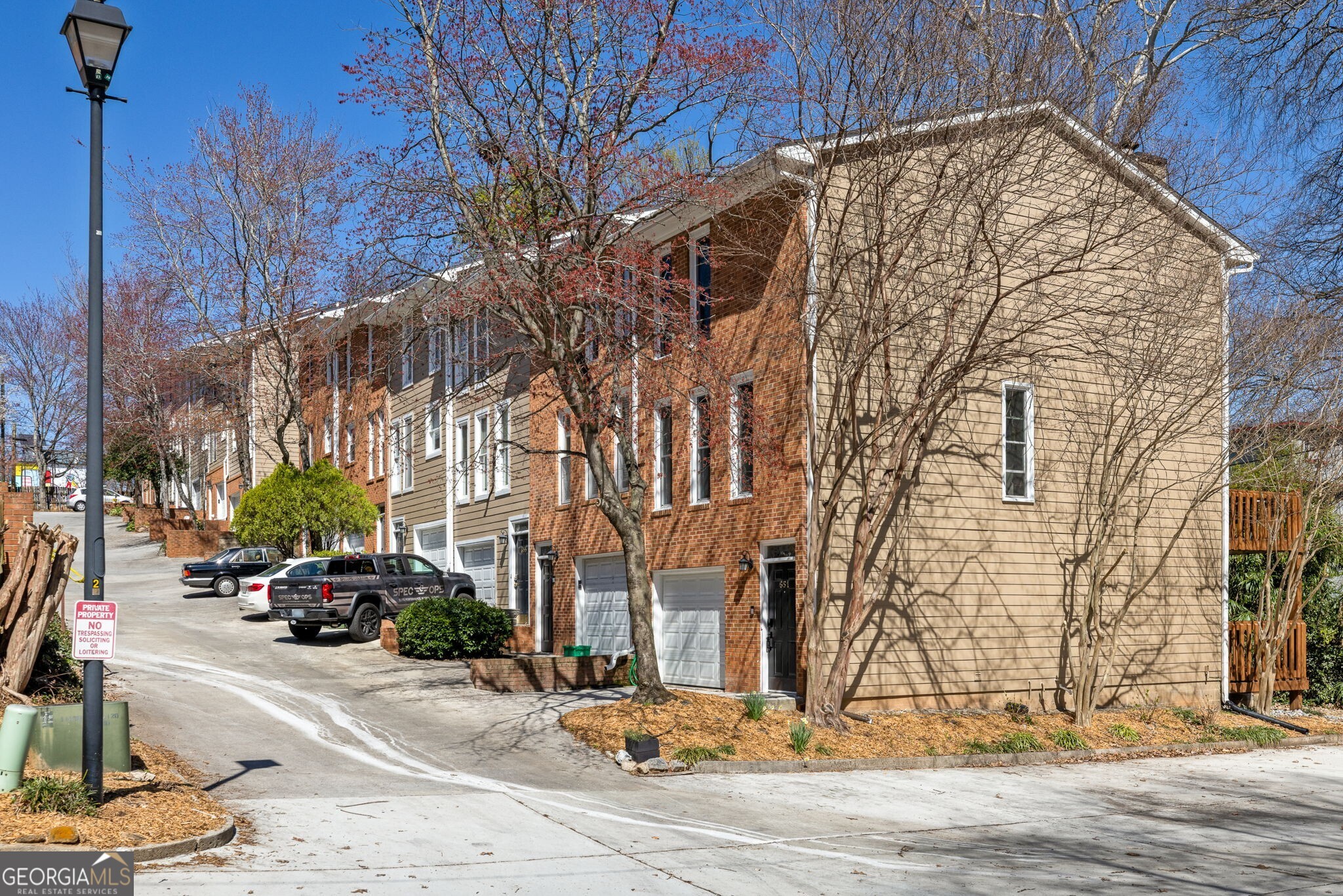 651 Park Village Drive NE