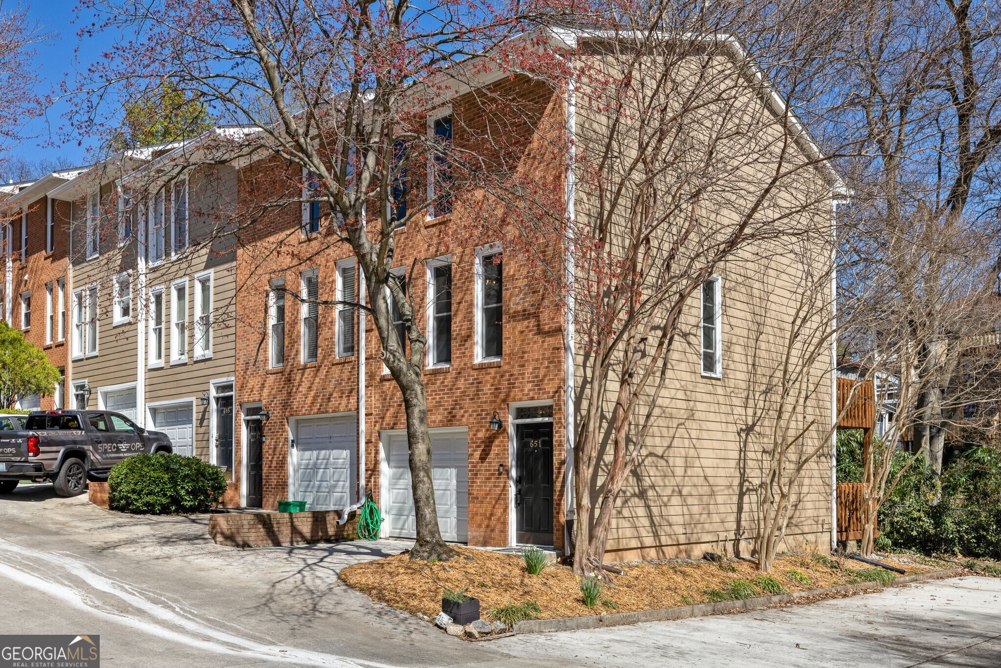 651 Park Village Drive NE