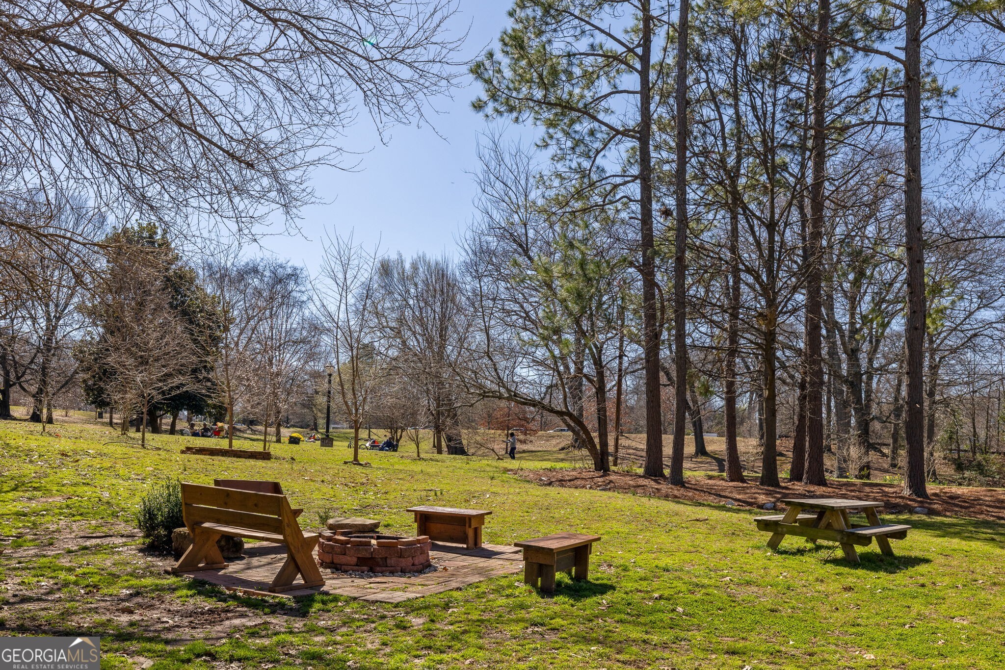 651 Park Village Drive NE